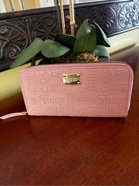 Juicy Couture Wallet Organizer Embossed Logo Zip Around
